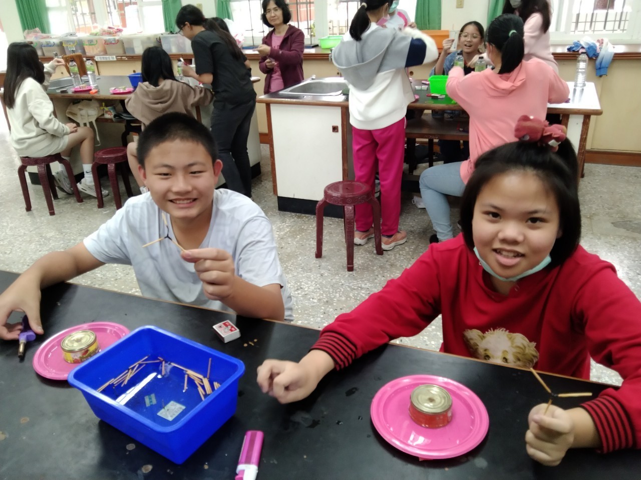 LINE_ALBUM_20250122科學營 （糖類實驗、電學實驗）_250124_48.jpg